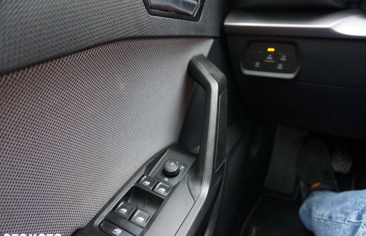 Seat Leon cena 67900 przebieg: 70000, rok produkcji 2022 z Radymno małe 121
